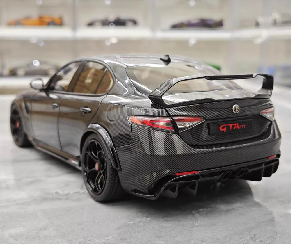 [MotorHelix] 1:18 Alfa Romeo 2021 Giulia GTAm nero modellino di auto Die-Cast