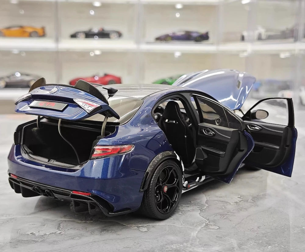 [MotorHelix] 1:18 Alfa Romeo 2021 Giulia GTAm Blue Model Car Die-Cast