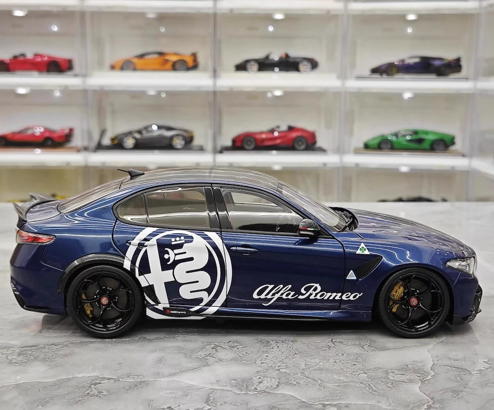 [MotorHelix] 1:18 Alfa Romeo 2021 Giulia GTAm Blue Model Car Die-Cast