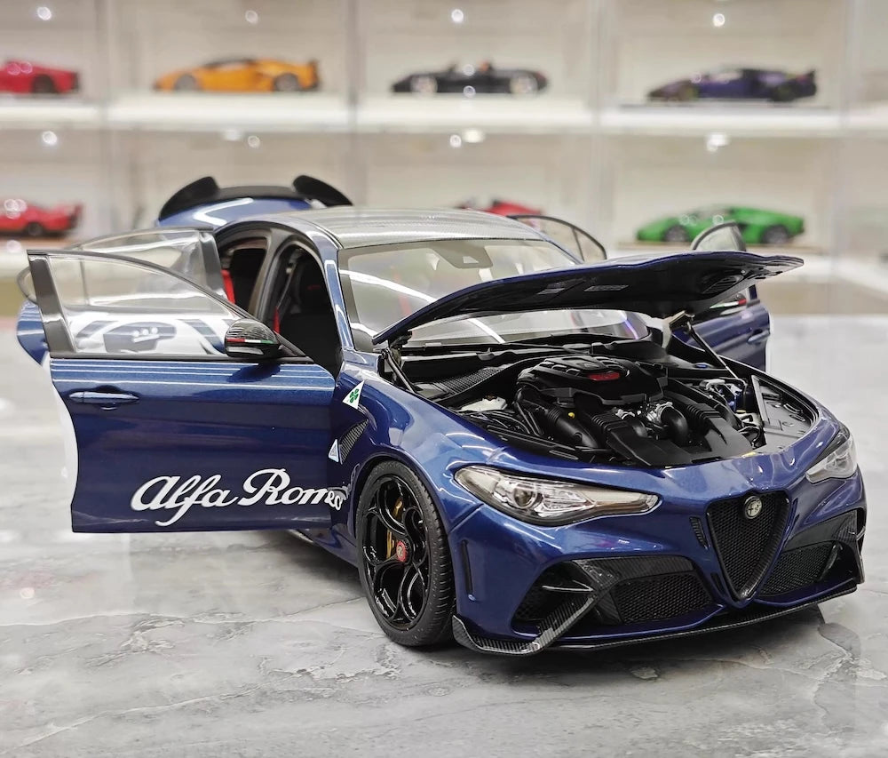 [MotorHelix] 1:18 Alfa Romeo 2021 Giulia GTAm Blue Model Car Die-Cast
