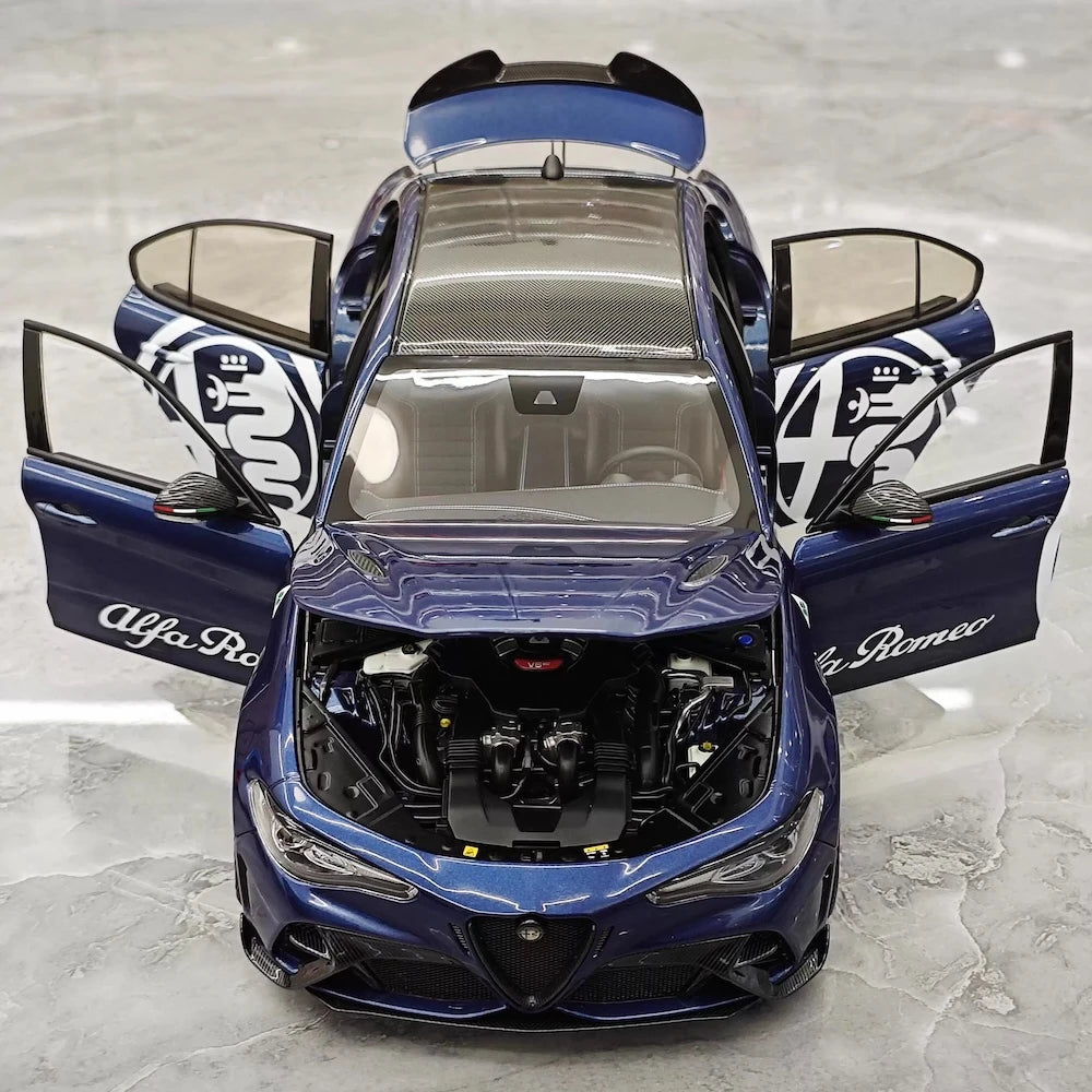 [MotorHelix] 1:18 Alfa Romeo 2021 Giulia GTAm Blue Model Car Die-Cast
