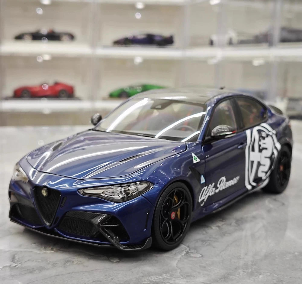 [MotorHelix] 1:18 Alfa Romeo 2021 Giulia GTAm Blue Model Car Die-Cast