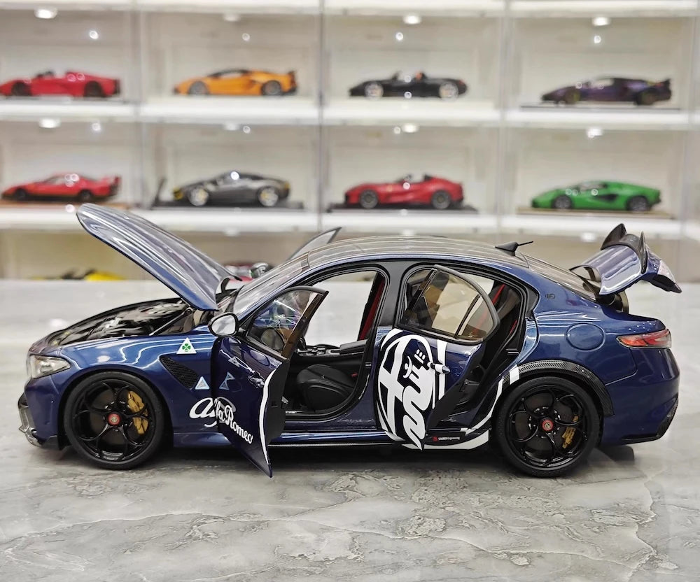 [MotorHelix] 1:18 Alfa Romeo 2021 Giulia GTAm Blue Model Car Die-Cast