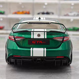 MotorHelix Alfa Romeo 2021 Giulia GTAm verde and branco 1:18 – modelo de coleção em metal fundido