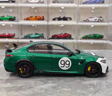 MotorHelix Alfa Romeo 2021 Giulia GTAm verde and branco 1:18 – modelo de coleção em metal fundido