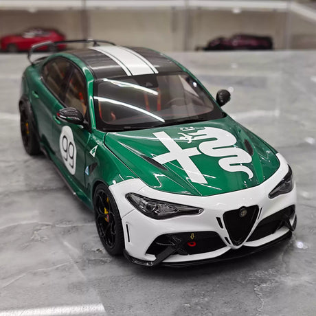 MotorHelix Alfa Romeo 2021 Giulia GTAm Green and White 1:18 – Collectible Diecast Model Die-Cast