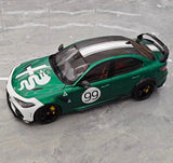MotorHelix Alfa Romeo 2021 Giulia GTAm verde and branco 1:18 – modelo de coleção em metal fundido