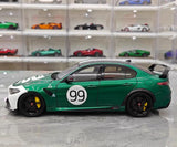 MotorHelix Alfa Romeo 2021 Giulia GTAm verde and branco 1:18 – modelo de coleção em metal fundido