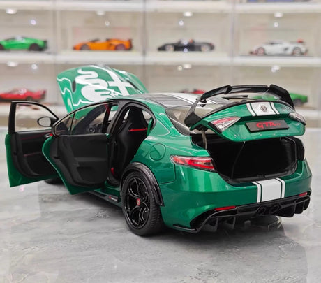 MotorHelix Alfa Romeo 2021 Giulia GTAm Green and White 1:18 – Collectible Diecast Model Die-Cast