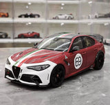 MotorHelix Alfa Romeo 2021 Giulia GTAm vermelho and branco 1:18 – modelo de coleção em metal fundido