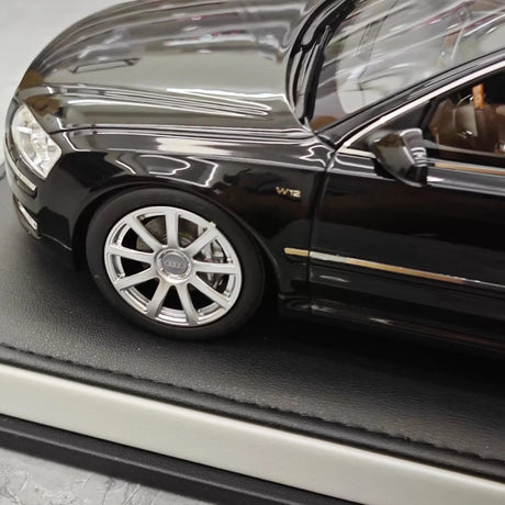 [MotorHelix] 1:18 Audi 2008 A8 W12 Black Model Car Resin