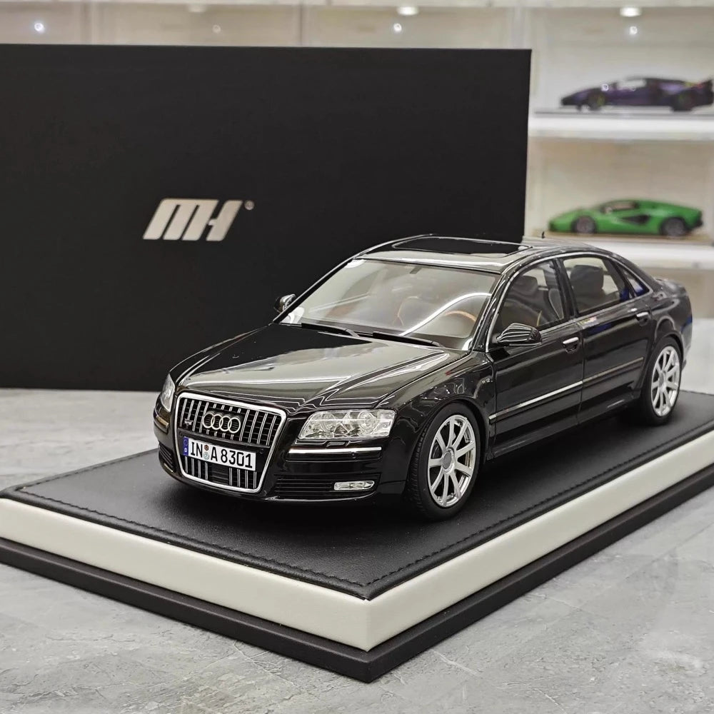 [MotorHelix] 1:18 Audi 2008 A8 W12 Black Model Car Resin
