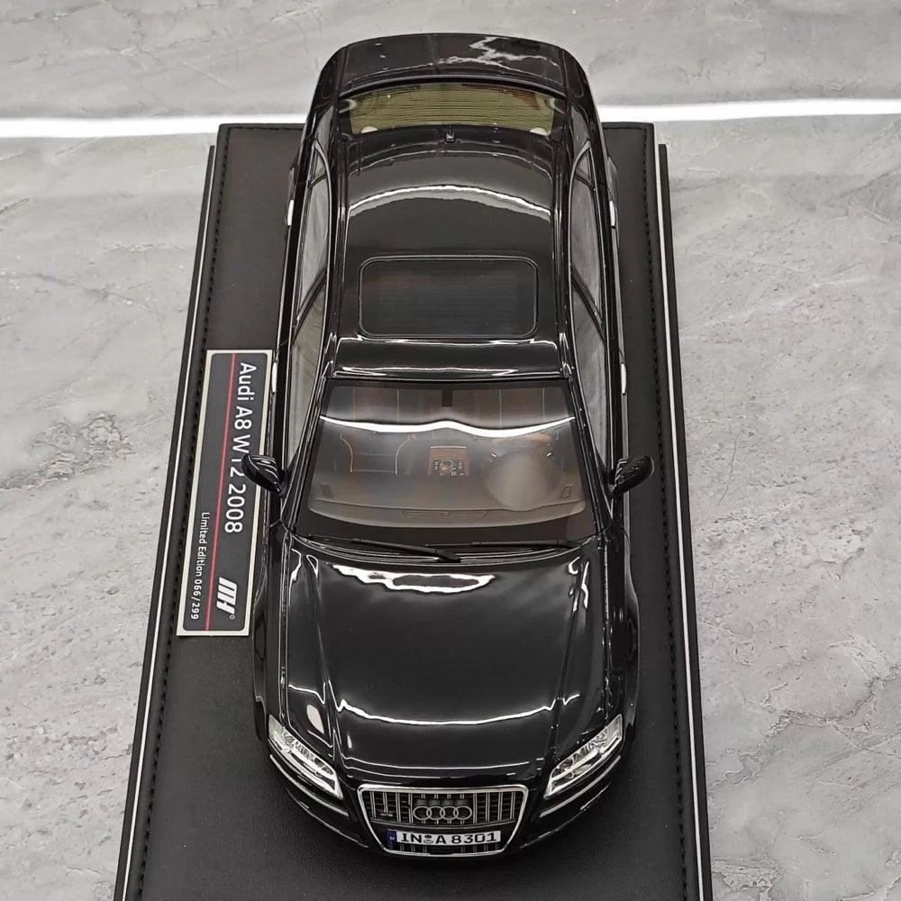 [MotorHelix] 1:18 Audi 2008 A8 W12 svart modellbil harts