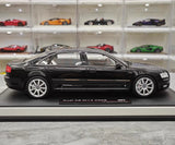 [MotorHelix] 1:18 Audi 2008 A8 W12 svart modellbil harts