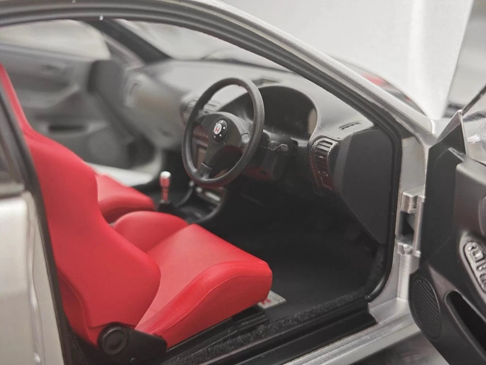 [MotorHelix] 1:18 Honda 1998 Integra Type R DC2 argento modellino di auto Die-Cast