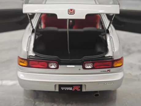 [MotorHelix] 1:18 Honda 1998 Integra Type R DC2 Silver Model Car Die-Cast