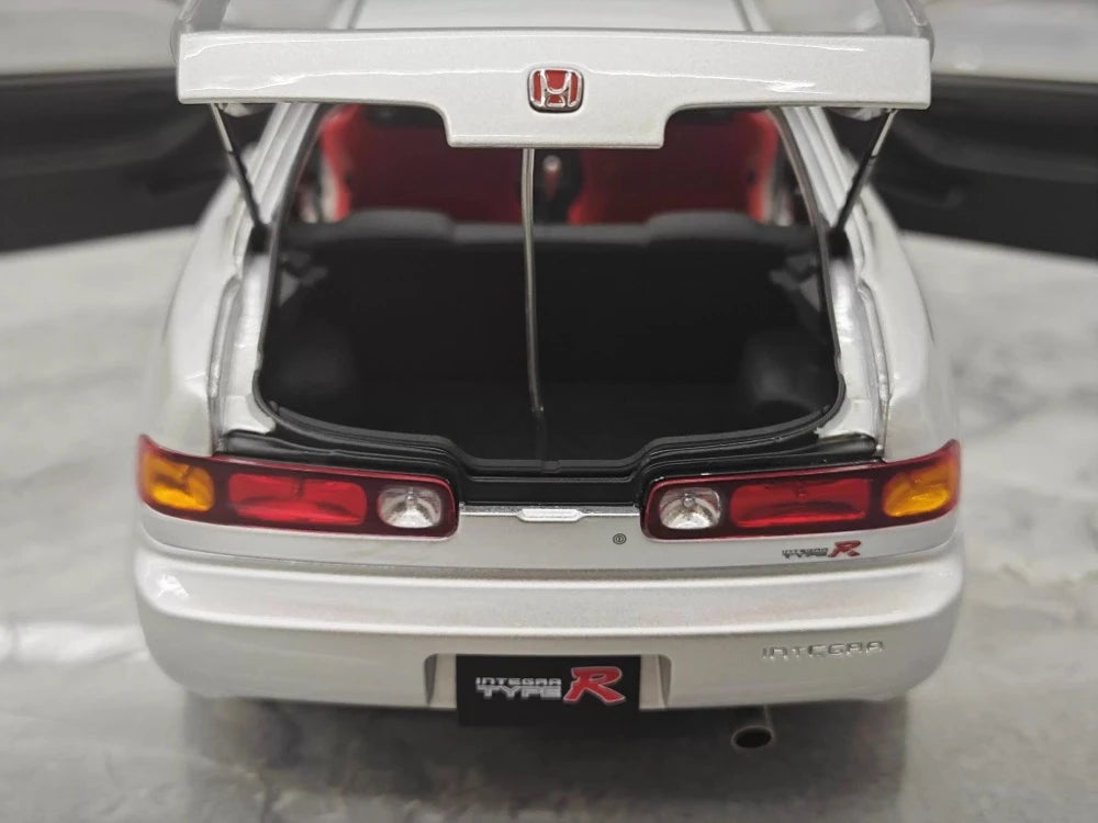 [MotorHelix] 1:18 Honda 1998 Integra Type R DC2 argento modellino di auto Die-Cast