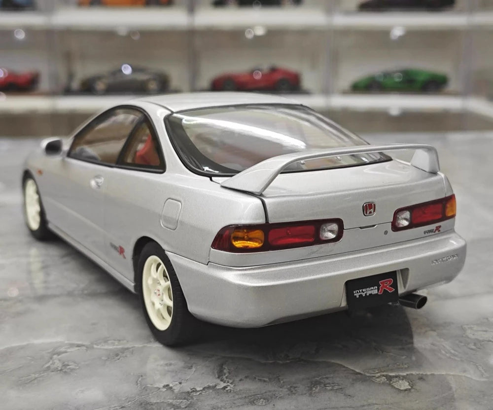 [MotorHelix] 1:18 Honda 1998 Integra Type R DC2 Silver Model Car Die-Cast