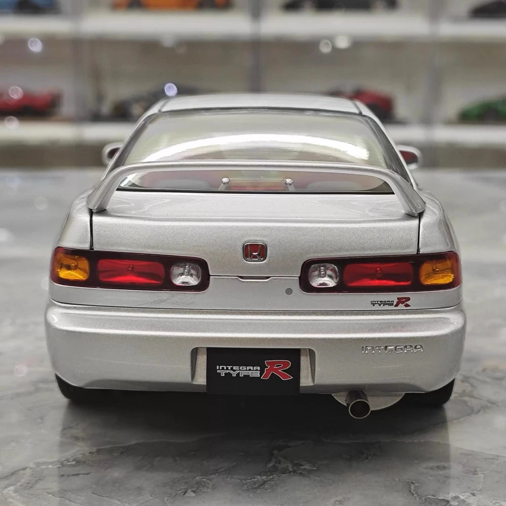 [MotorHelix] 1:18 Honda 1998 Integra Type R DC2 Silver Model Car Die-Cast