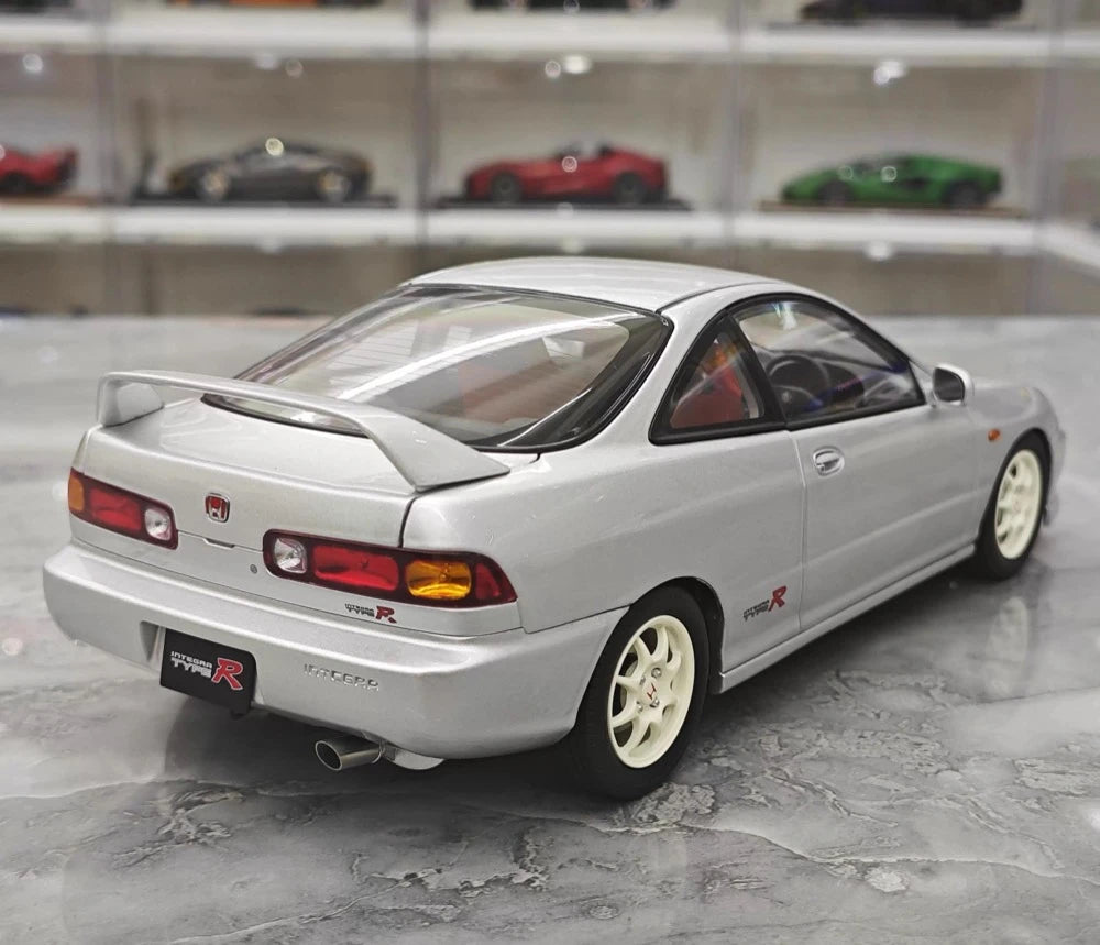 [MotorHelix] 1:18 Honda 1998 Integra Type R DC2 argento modellino di auto Die-Cast