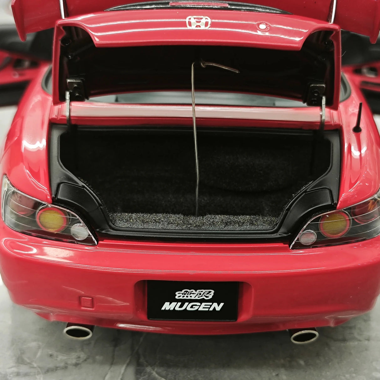 MotorHelix Honda 2005 S2000 AP2 MUGEN neue Formula Red 1:18 – Sammelobjekte aus Druckguss