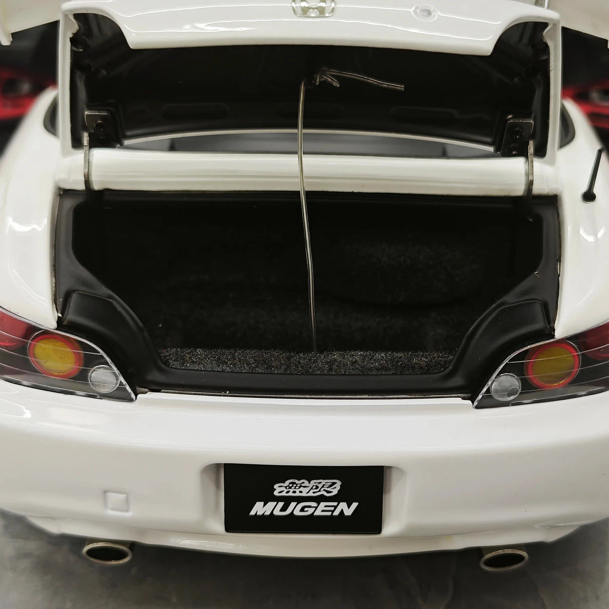 MotorHelix Honda 2005 S2000 AP2 MUGEN Platinum White Pearl 1:18 – Collectible Diecast Model Die-Cast