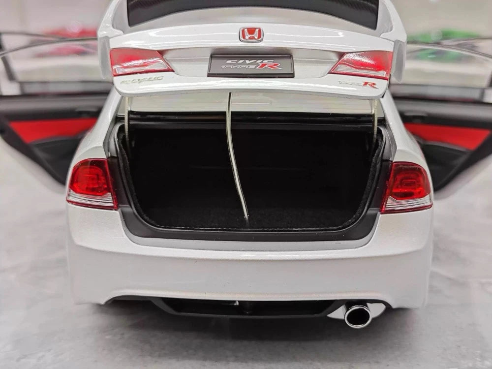 [MotorHelix] 1:18 Honda 2007 Civic Type R FD2 Silver Model Car Die-Cast