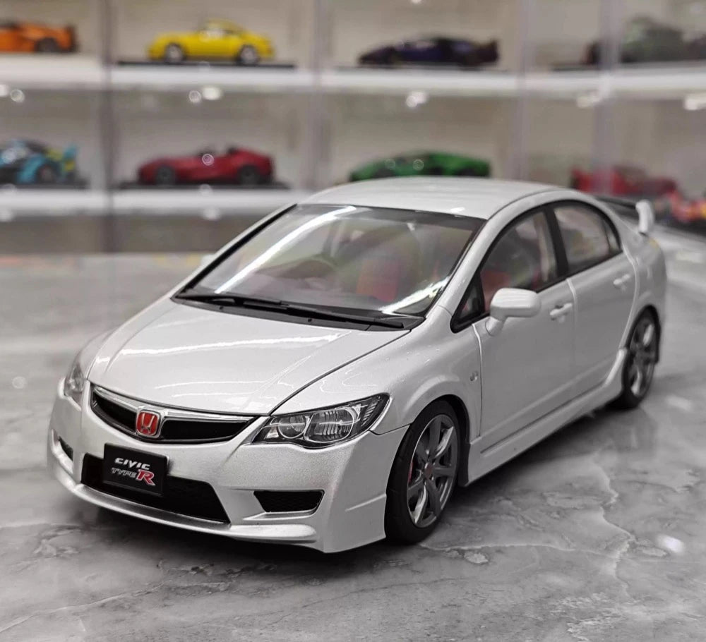 [MotorHelix] 1:18 Honda 2007 Civic Type R FD2 Silver Model Car Die-Cast