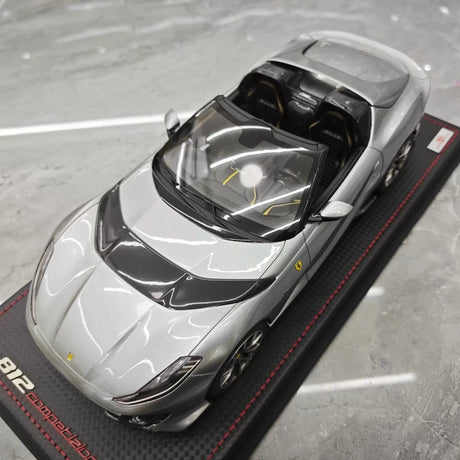[MR Collection] 1:18 Ferrari 2022 812 Competizione Aperta zilver modelauto Hars