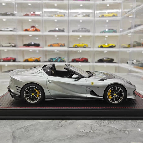 [MR Collection] 1:18 Ferrari 2022 812 Competizione Aperta zilver modelauto Hars