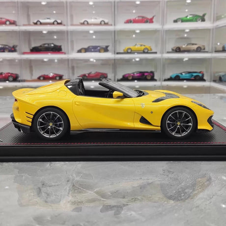[MR Collection] 1:18 Ferrari 2022 812 Competizione Aperta geel modelauto Hars