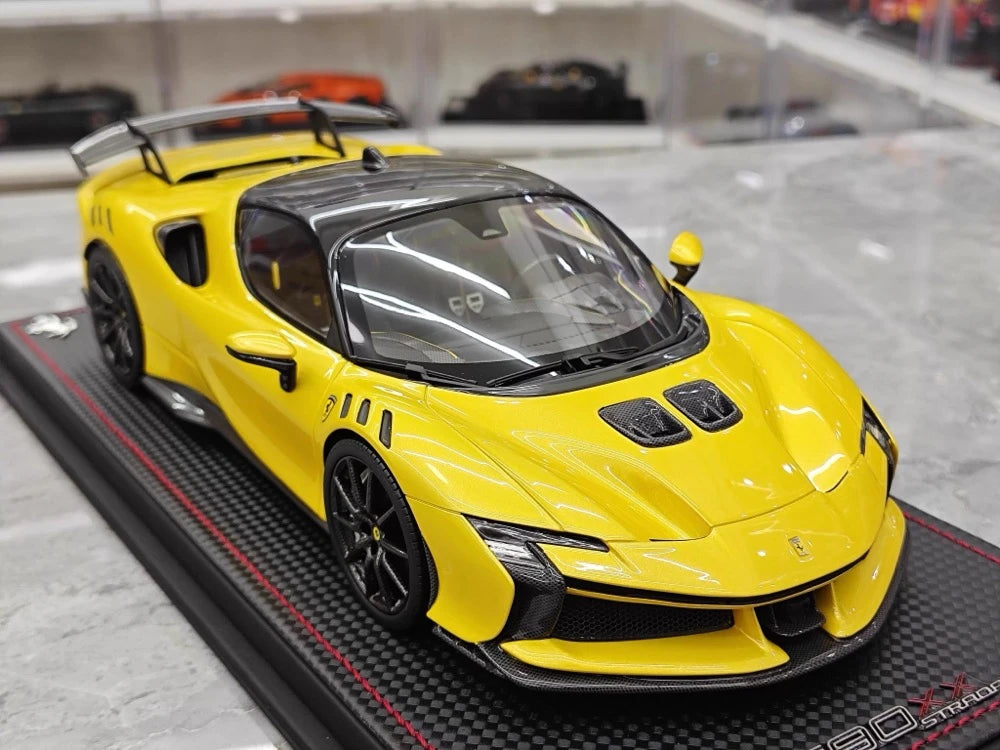 [MR collection] 1:18 Ferrari 2023 SF90 XX Stradale brillant jaune & noir voiture miniature Resin
