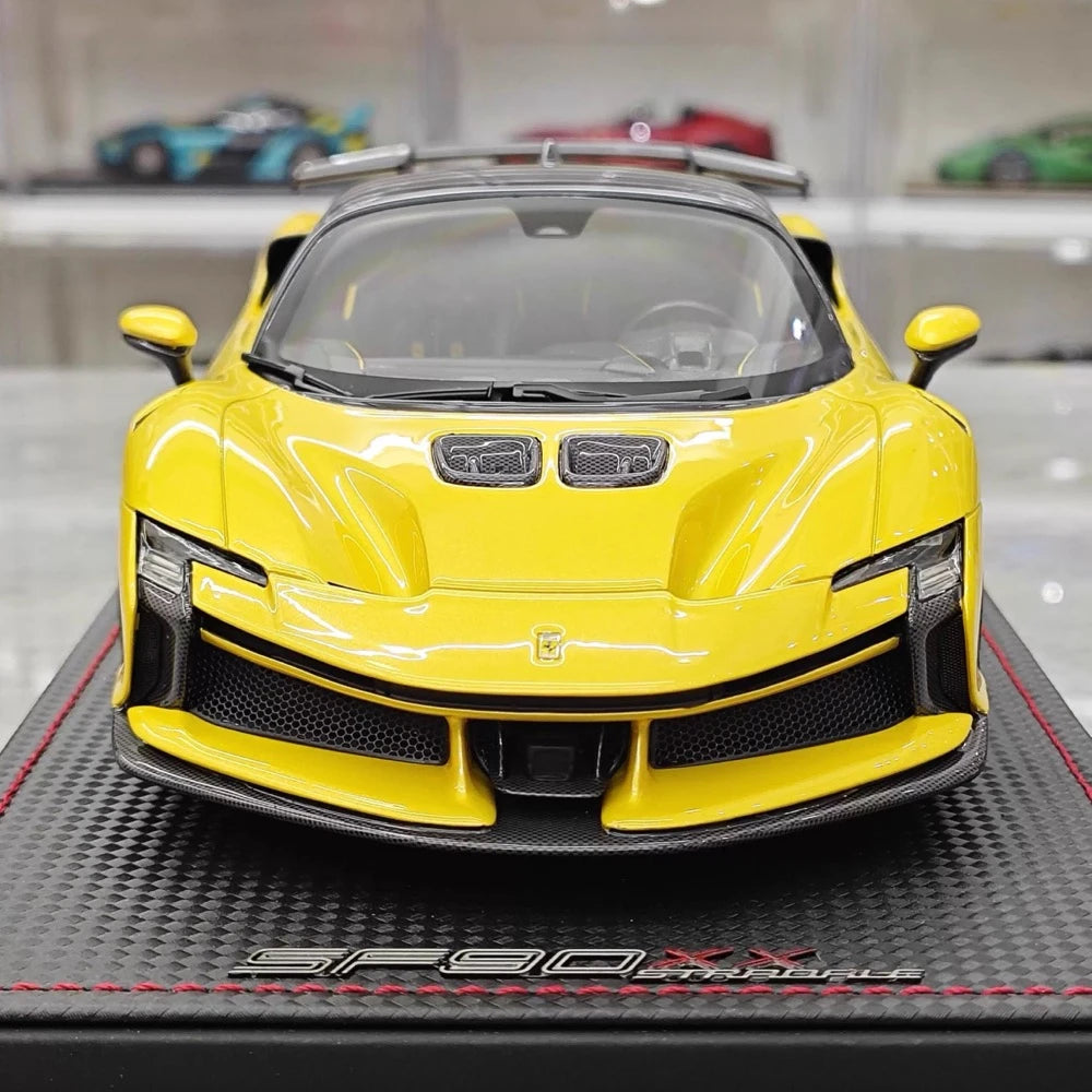 [MR collection] 1:18 Ferrari 2023 SF90 XX Stradale brillant jaune & noir voiture miniature Resin