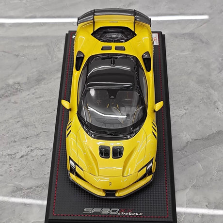 [MR Collection] 1:18 Ferrari 2023 SF90 XX Stradale glanzend geel & zwart modelauto Hars