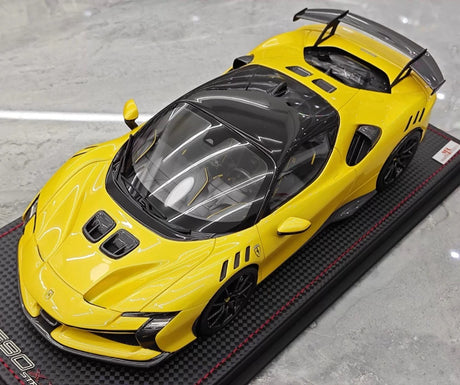 [MR Collection] 1:18 Ferrari 2023 SF90 XX Stradale glanzend geel & zwart modelauto Hars