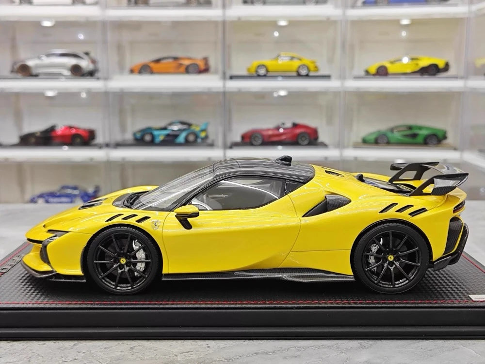 [MR Collection] 1:18 Ferrari 2023 SF90 XX Stradale Glossy Yellow & Black Model Car Resin