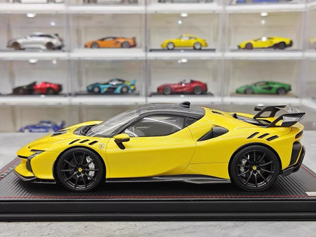 [MR Collection] 1:18 Ferrari 2023 SF90 XX Stradale glanzend geel & zwart modelauto Hars