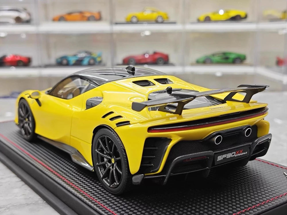 [MR Collection] 1:18 Ferrari 2023 SF90 XX Stradale Glossy Yellow & Black Model Car Resin