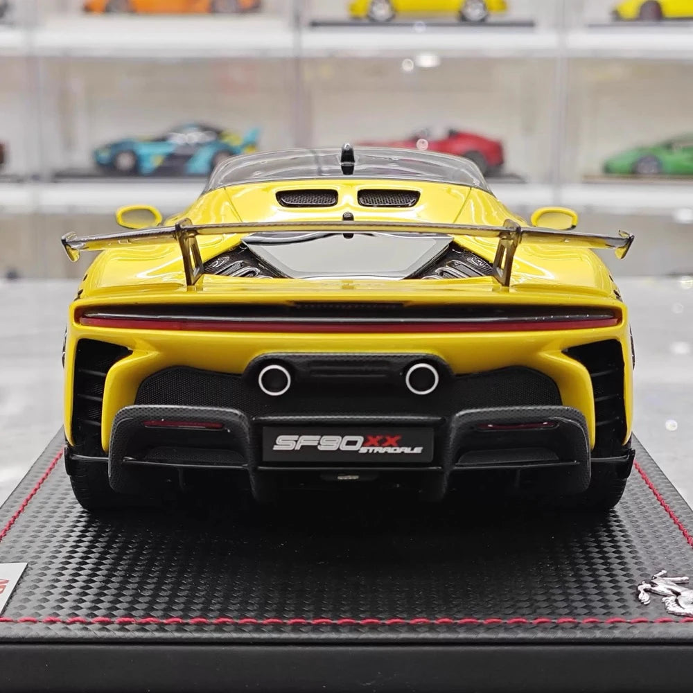 [MR collection] 1:18 Ferrari 2023 SF90 XX Stradale brillant jaune & noir voiture miniature Resin