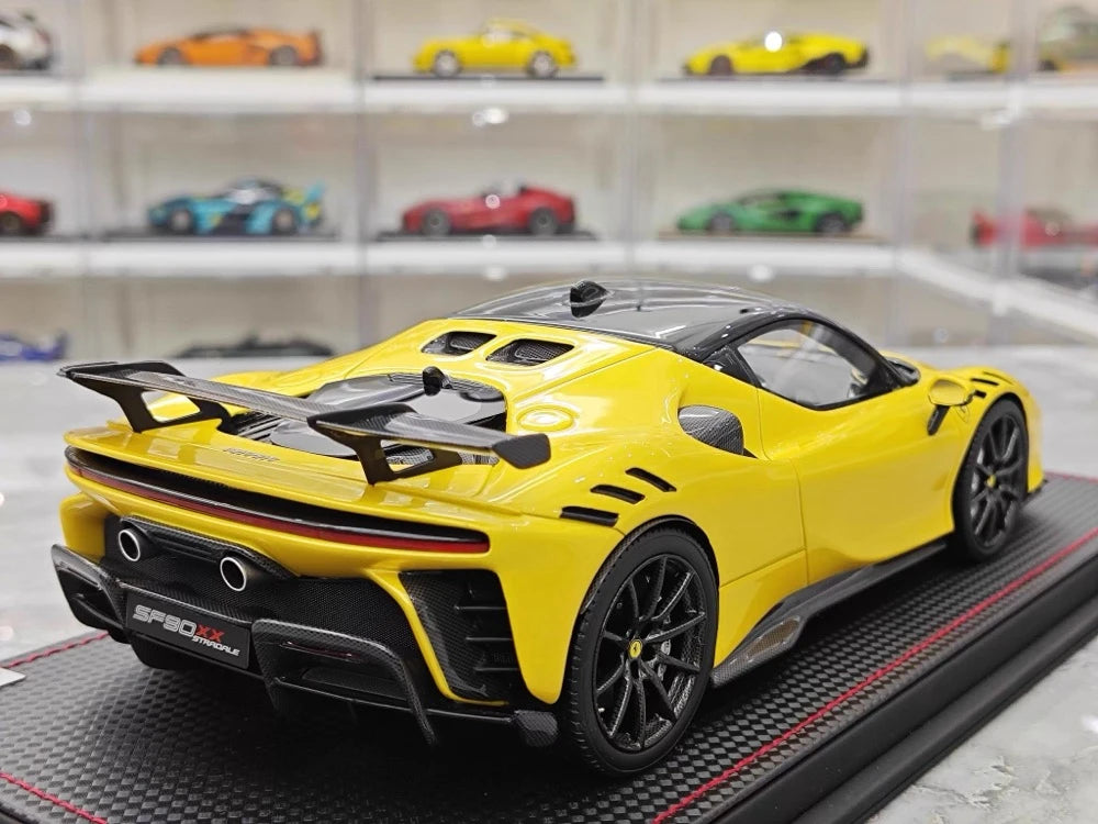 [MR collection] 1:18 Ferrari 2023 SF90 XX Stradale brillant jaune & noir voiture miniature Resin