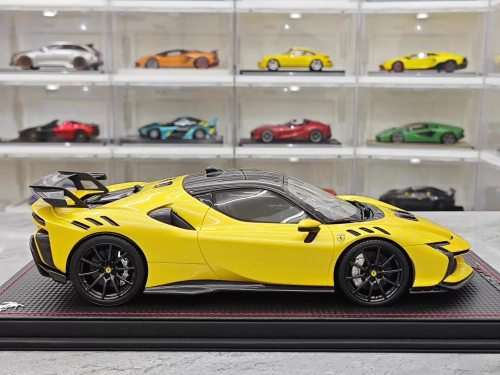 [MR Collection] 1:18 Ferrari 2023 SF90 XX Stradale Glossy Yellow & Black Model Car Resin