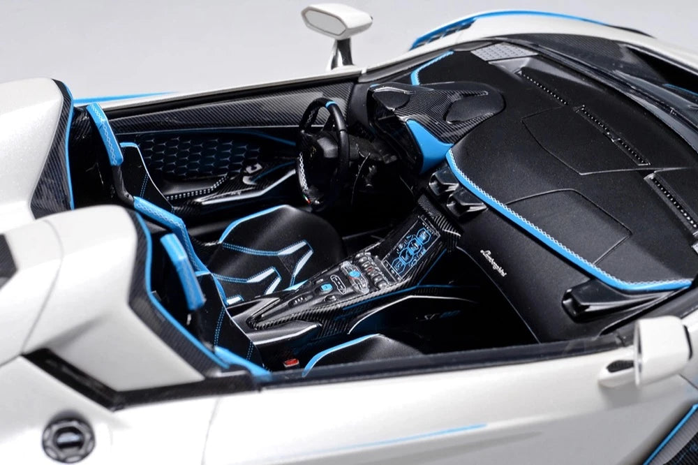 [MR Collection] 1:18 Lamborghini 2020 SC20 White Model Car Resin