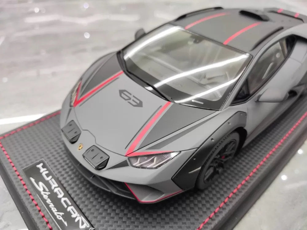 [MR Collection] 1:18 Lamborghini 2022 Huracan Sterrato grigio modellino di auto resina