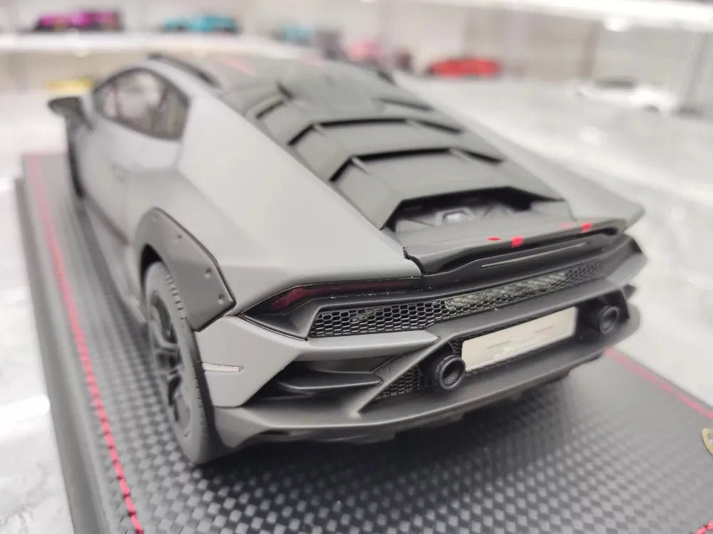 [MR Collection] 1:18 Lamborghini 2022 Huracan Sterrato grigio modellino di auto resina