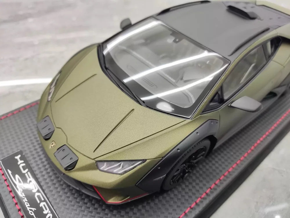 [MR Collection] 1:18 Lamborghini 2022 Huracan Sterrato verde modellino di auto resina