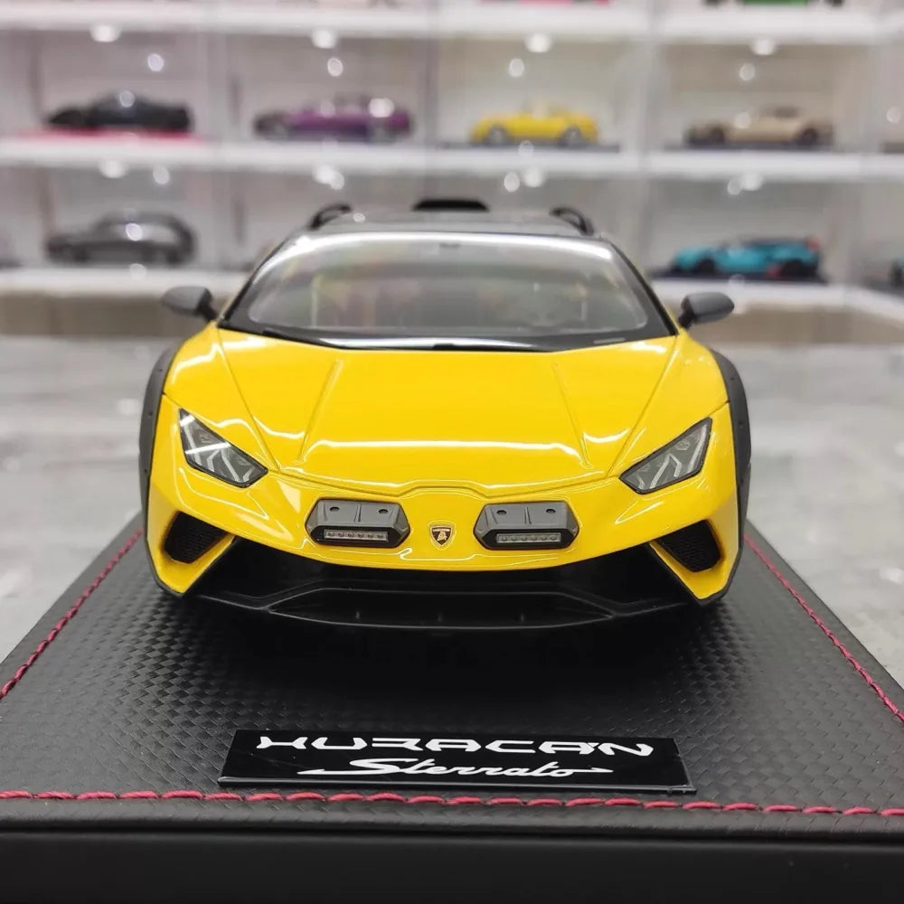 [MR Collection] 1:18 Lamborghini 2022 Huracan Sterrato giallo modellino di auto resina