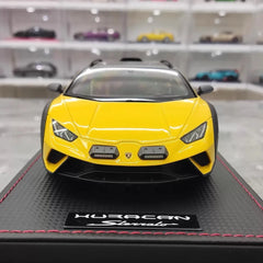 [MR Collection] 1:18 Lamborghini 2022 Huracan Sterrato giallo modellino di auto resina