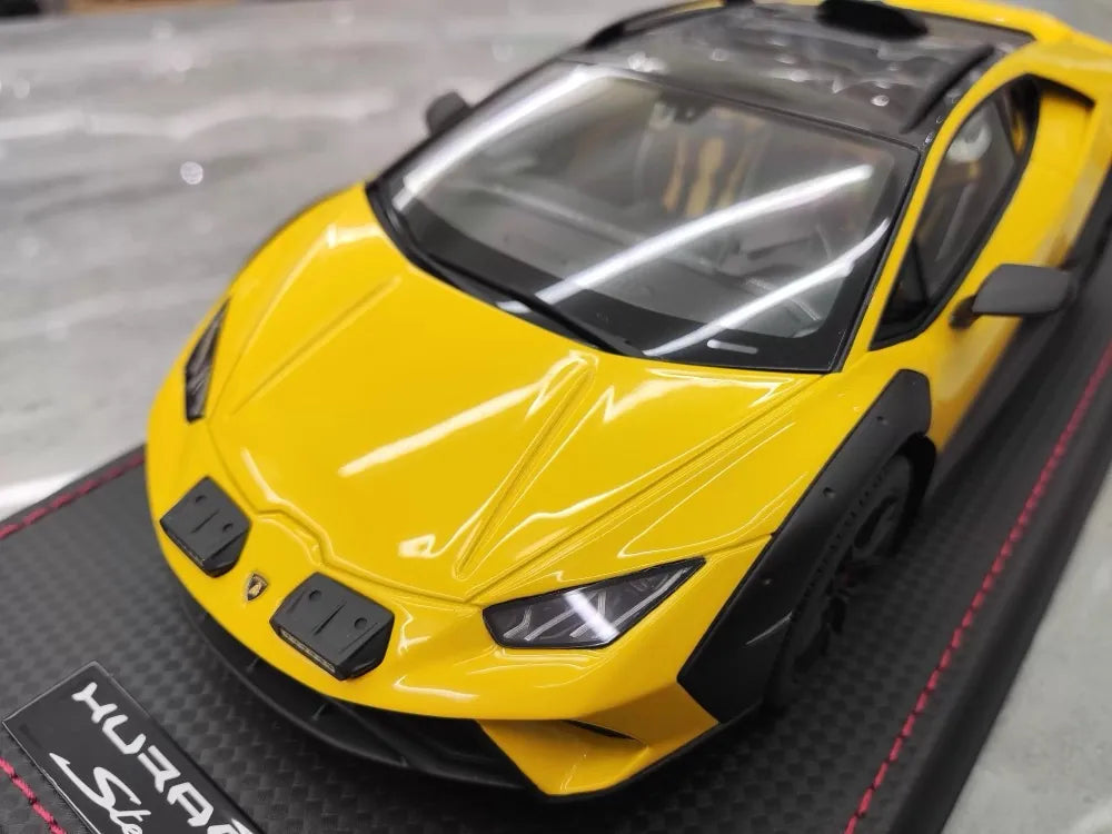 [MR Collection] 1:18 Lamborghini 2022 Huracan Sterrato giallo modellino di auto resina