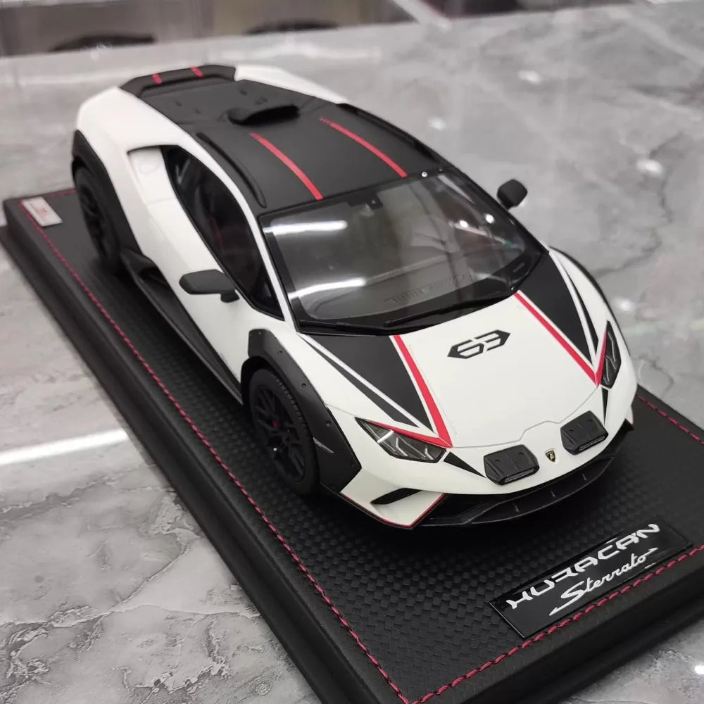 [MR Collection] 1:18 Lamborghini 2022 Huracan Sterrato White Model Car Resin