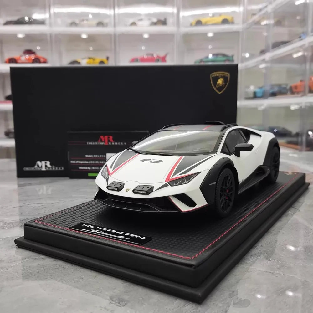 [MR Collection] 1:18 Lamborghini 2022 Huracan Sterrato White Model Car Resin